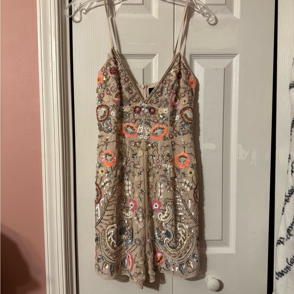 NWOT Needle & Thread Embellished Beige beaded sequin Jumpsuit Romper sz 4